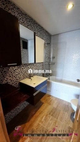 val-fleuri-bel-appartement-moderne-a-louer-big-8