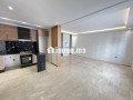 studio-vide-a-louer-a-q-des-hopitaux-small-2
