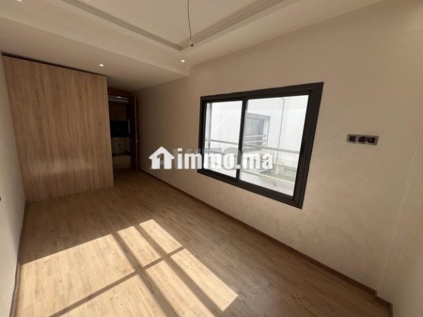 studio-vide-a-louer-a-q-des-hopitaux-big-6