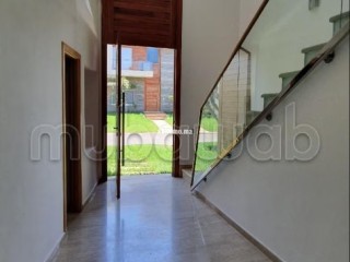 Magnifique villa à louer à Ain Diab Extension. 4 chambres agréables. Piscine et jardin - Villa à louer - Casablanca
