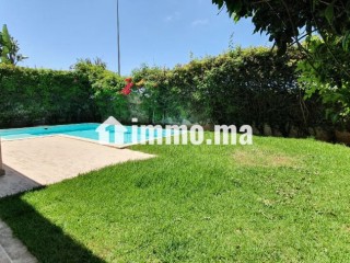 Magnifique villa à louer à Ain Diab Extension. 4 chambres agréables. Piscine et jardin - Villa à louer - Casablanca