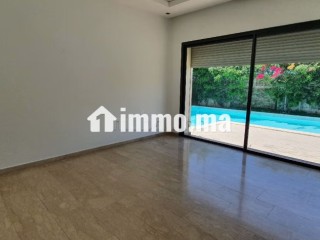 Magnifique villa à louer à Ain Diab Extension. 4 chambres agréables. Piscine et jardin - Villa à louer - Casablanca