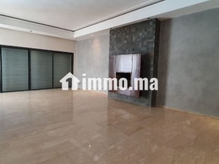 Magnifique villa à louer à Ain Diab Extension. 4 chambres agréables. Piscine et jardin - Villa à louer - Casablanca