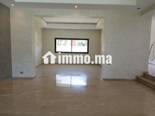 Magnifique villa à louer à Ain Diab Extension. 4 chambres agréables. Piscine et jardin - Villa à louer - Casablanca