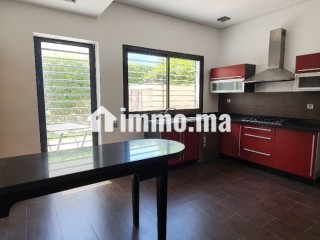 Magnifique villa à louer à Ain Diab Extension. 4 chambres agréables. Piscine et jardin - Villa à louer - Casablanca