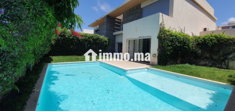 magnifique-villa-a-louer-a-ain-diab-extension-4-chambres-agreables-piscine-et-jardin-big-0