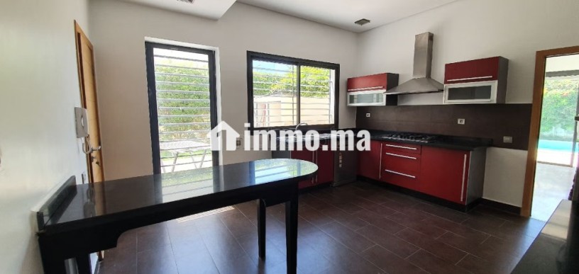 magnifique-villa-a-louer-a-ain-diab-extension-4-chambres-agreables-piscine-et-jardin-big-7