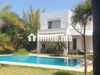 villas-de-luxe-a-louer-a-ain-diab-4-pieces-confortables-garage-et-terrasse