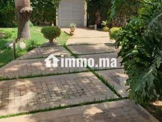 Villas de luxe à louer à Ain Diab. 4 pièces confortables. Garage et terrasse - Maison à vendre - Casablanca