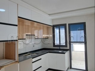 bel-appartement-a-vendre-a-martil-3-chambres-four