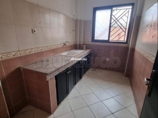 Bel appartement à vendre à Hay Houda. Surface de 60 m². Antenne parabolique et sécurité - Appartement à vendre - Agadir