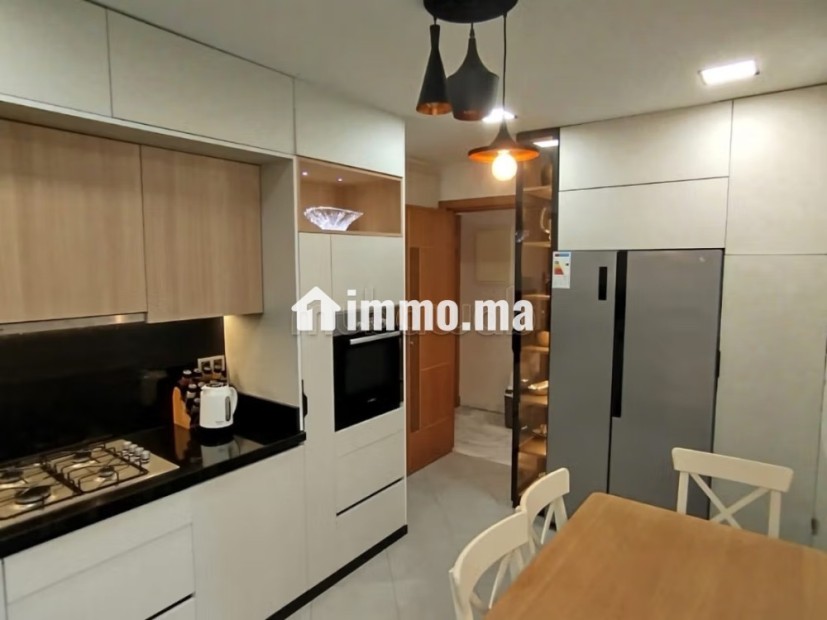 Superbe appartement à louer à Mozart.
Surface de 129 m².
Bien meublé - Location Immobilier - Tanger - photo 4