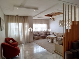 Superbe appartement à louer à Mozart.
Surface de 129 m².
Bien meublé - Appartement à louer - Tanger
