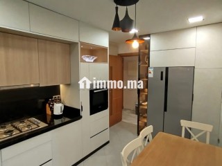 Superbe appartement à louer à Mozart.
Surface de 129 m².
Bien meublé - Appartement à louer - Tanger