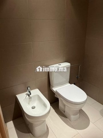 Très beau studio en RDC meublé à louer à CFC - Location Immobilier - Casablanca - photo 8