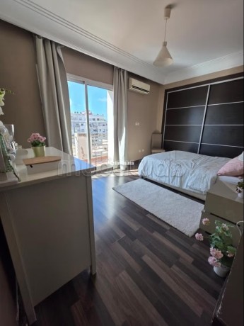 appartement-a-vendre-a-la-gironde-4-pieces-avec-ascenseur-et-terrasse-big-3