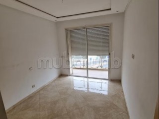 vente-dun-bel-appartement-a-hay-massira-3-belles-chambres-prestation-de-conciergerie-air-conditionne