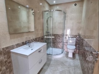 Vente d'un bel appartement à Hay Massira. 3 belles chambres. Prestation de conciergerie, air conditionné - Appartement à vendre - Agadir