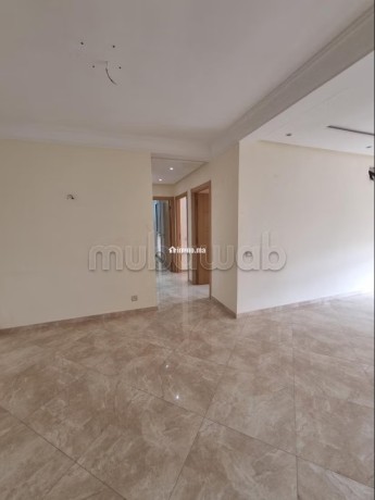 vente-dun-bel-appartement-a-hay-massira-3-belles-chambres-prestation-de-conciergerie-air-conditionne-big-4