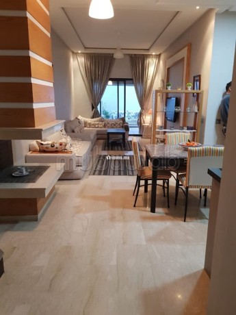 excellent-etat-appart-meuble-av-terrasse-de-20m2-big-5