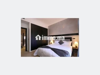 Location saisonnière à Ennakhil Palmeraie. Surface de 100 m². Espaces verts et ascenseur - Appartement à vendre