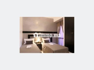 Location saisonnière à Ennakhil Palmeraie. Surface de 100 m². Espaces verts et ascenseur - Appartement à vendre
