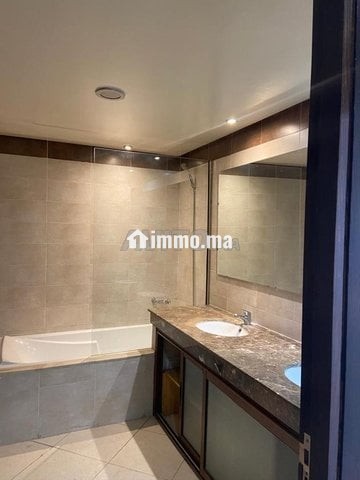 Un appartement avec une magnifique terrasse - Location Immobilier - Rabat - photo 8