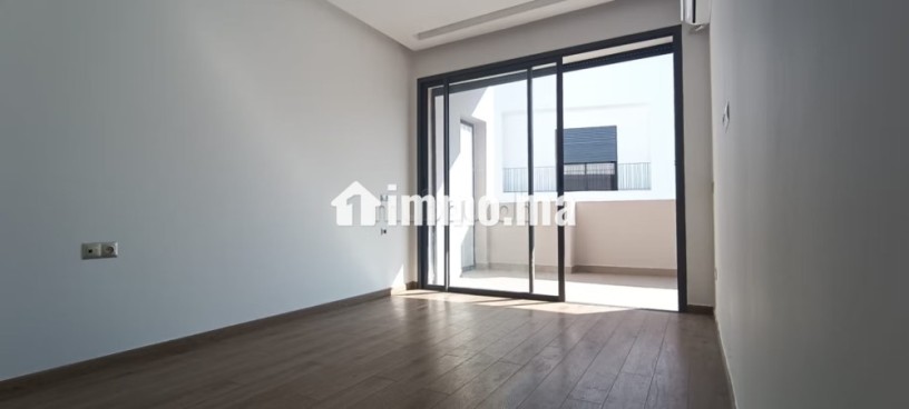 tres-bel-appartement-en-location-a-oasis-surface-de-120-m2-espaces-verts-et-ascenseur-big-9