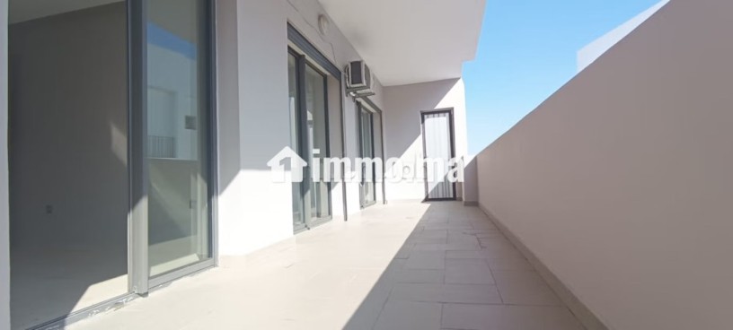 tres-bel-appartement-en-location-a-oasis-surface-de-120-m2-espaces-verts-et-ascenseur-big-8