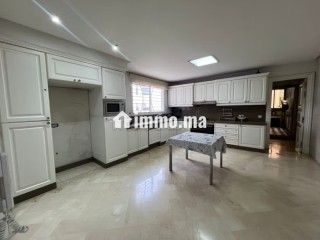 Élégant appartement meublé avec balcon - Appartement à louer - Casablanca