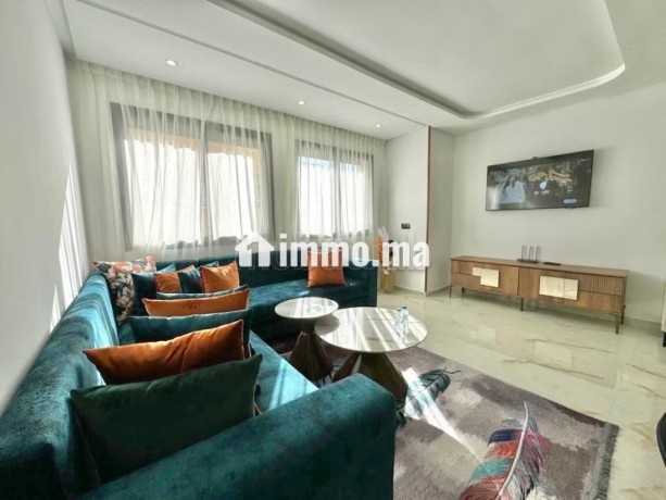 location-dun-appartement-a-les-princesses-1-chambre-salon-traditionnel-et-systeme-dantenne-parabolique-big-0