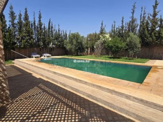Villas de luxe à louer à Route d'Agadir.
Surface totale 1000 m².
Piscine et service de Conciergerie - Maison à vendre - Essaouira