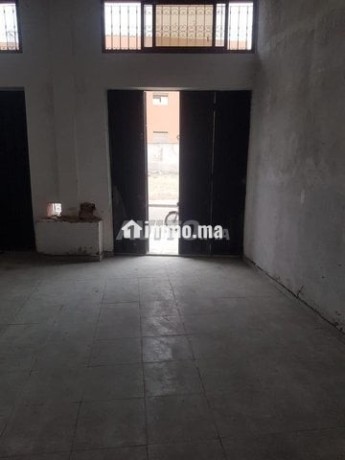 magasin-depot-247m2-location-vente-big-3