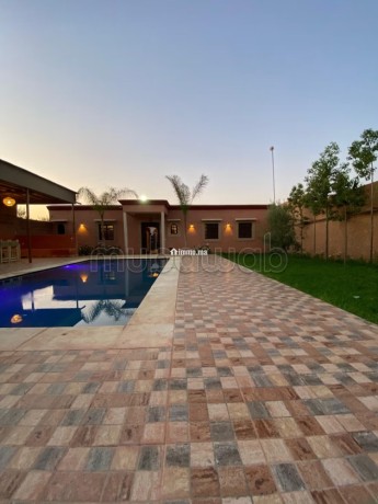 magnifique-villa-a-louer-pour-vos-vacances-a-tahannaout-3-chambres-places-de-parking-et-beau-jardin-big-2