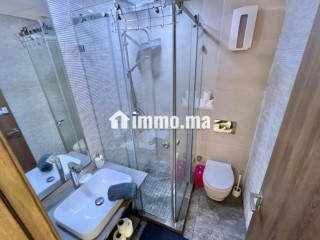 Location d'un appartement à Casablanca Finance City.
Surface de 100 m².
Antenne parabolique et sécurité - Appartement à vendre - Casablanca