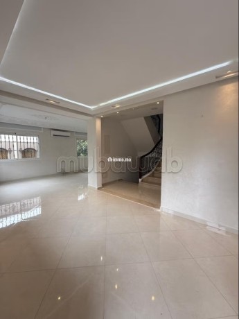 superbe-maison-a-louer-a-moujahidine-12-grandes-pieces-garage-et-terrasse-big-0