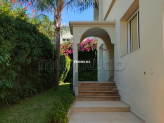 Superbe villa à louer à Ain Diab. 4 chambres. Cuisine entièrement équipée - Villa à louer - Casablanca