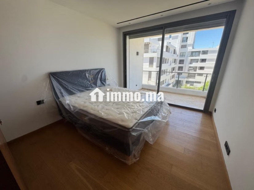 Très bel appartement en location à Souissi.
Surface de 195 m² - Location Immobilier - Rabat - photo 3