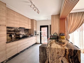Magnifique appartement atypique avec grande terrasse au cœur du Gueliz - Appartement à vendre - Marrakech