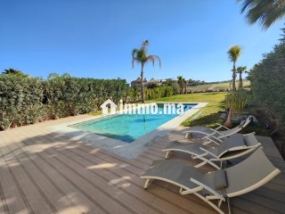 maison-de-luxe-a-louer-a-residence-golf-argan-4-chambres-agreables-systeme-de-parabole-et-salon-marocain