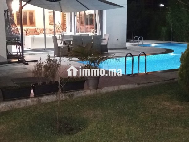 vente-villa-de-luxe-a-el-menzeh-1-piece-bien-meuble-big-0