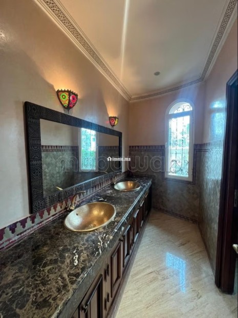À LOUER Magnifique Villa d’angle avec jardin au quartier laymoun - Location Immobilier - Casablanca - photo 2
