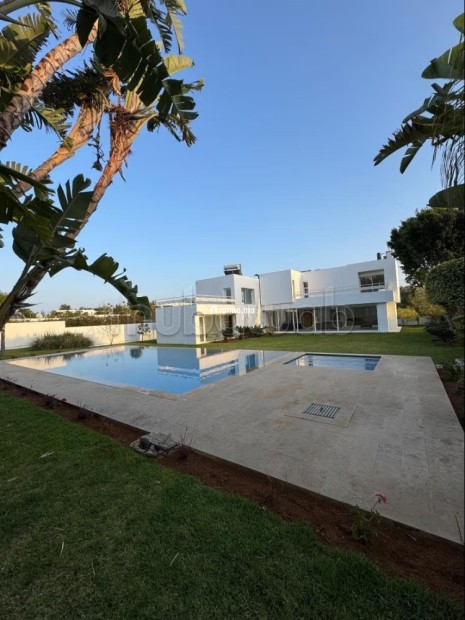 Location villa de luxe à Souissi.
Superficie 2000 m².
Porte blindée, sécurité - Location Immobilier - Rabat - photo 3
