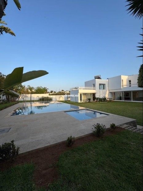 Location villa de luxe à Souissi.
Superficie 2000 m².
Porte blindée, sécurité - Location Immobilier - Rabat - photo 6