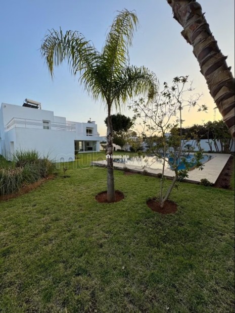 Location villa de luxe à Souissi.
Superficie 2000 m².
Porte blindée, sécurité - Location Immobilier - Rabat - photo 7
