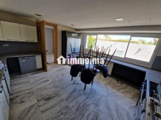Location villa de luxe à Souissi.
Superficie 2000 m².
Porte blindée, sécurité - Villa à louer - Rabat