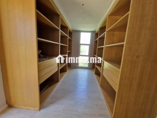 Location villa de luxe à Souissi.
Superficie 2000 m².
Porte blindée, sécurité - Villa à louer - Rabat