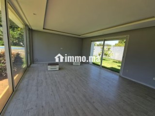 Location villa de luxe à Souissi.
Superficie 2000 m².
Porte blindée, sécurité - Villa à louer - Rabat