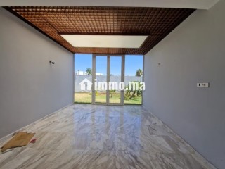 Location villa de luxe à Souissi.
Superficie 2000 m².
Porte blindée, sécurité - Villa à louer - Rabat