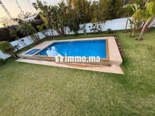 Location villa de luxe à Souissi.
Superficie 2000 m².
Porte blindée, sécurité - Villa à louer - Rabat